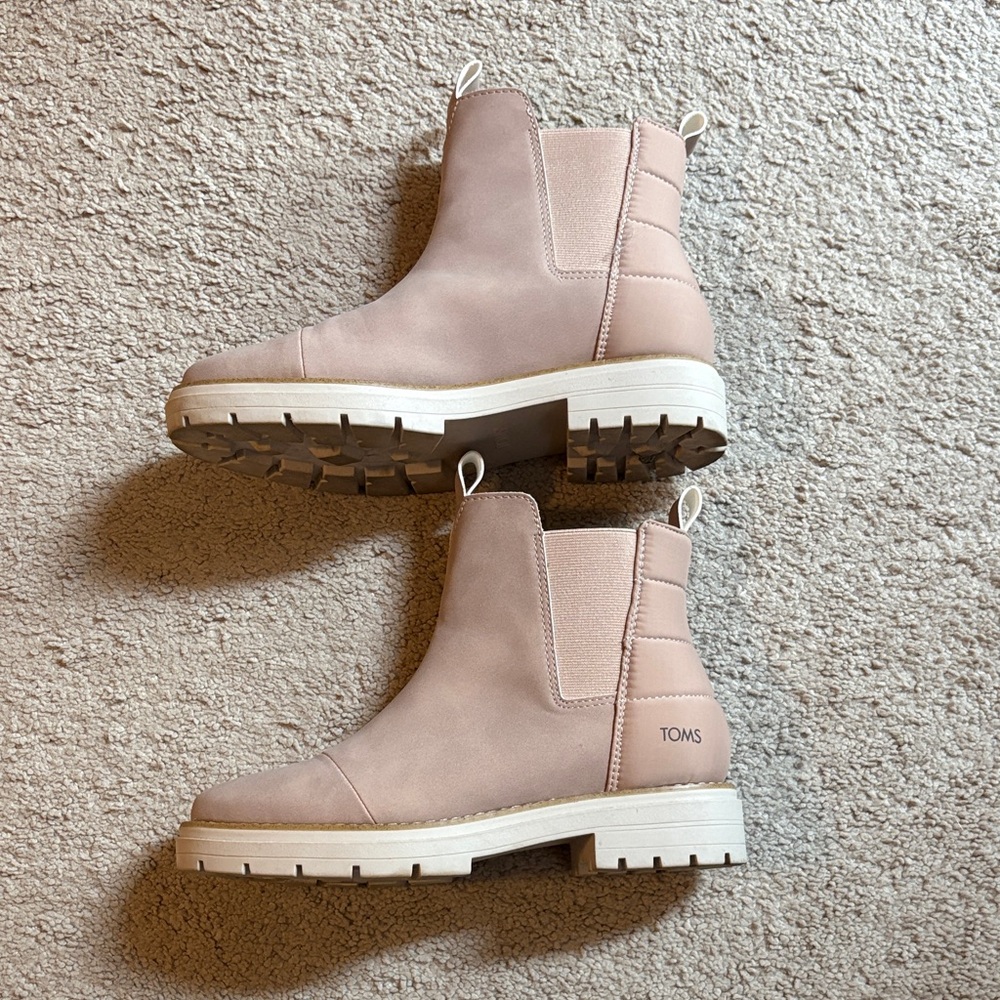 TOMS Women's 7.5 Beige Ankle Booties